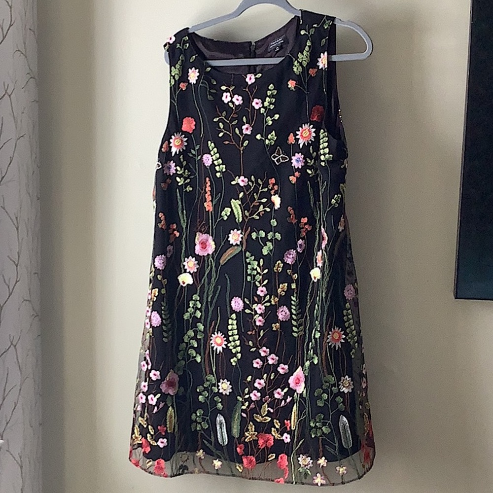 Tahari Dress, Floral, Summery